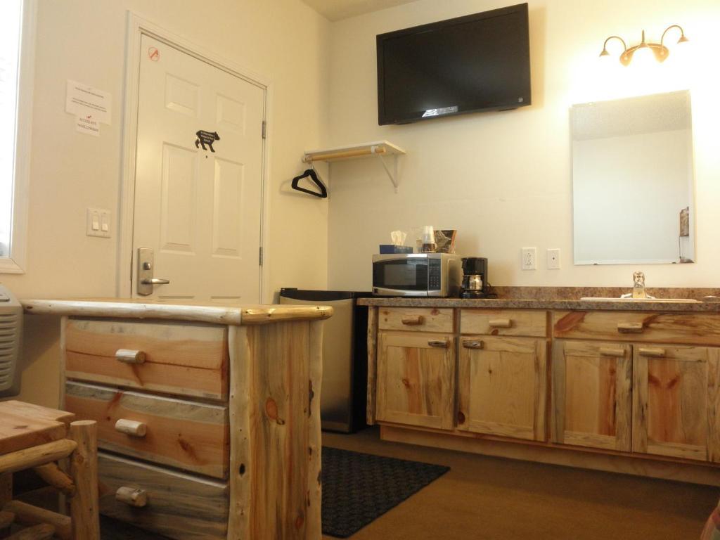 Bear'S Den Lodge Shaunavon Phòng bức ảnh