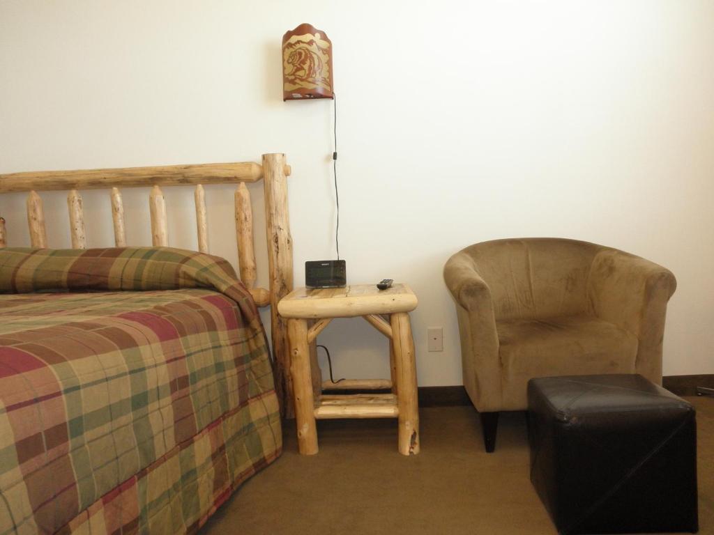 Bear'S Den Lodge Shaunavon Phòng bức ảnh